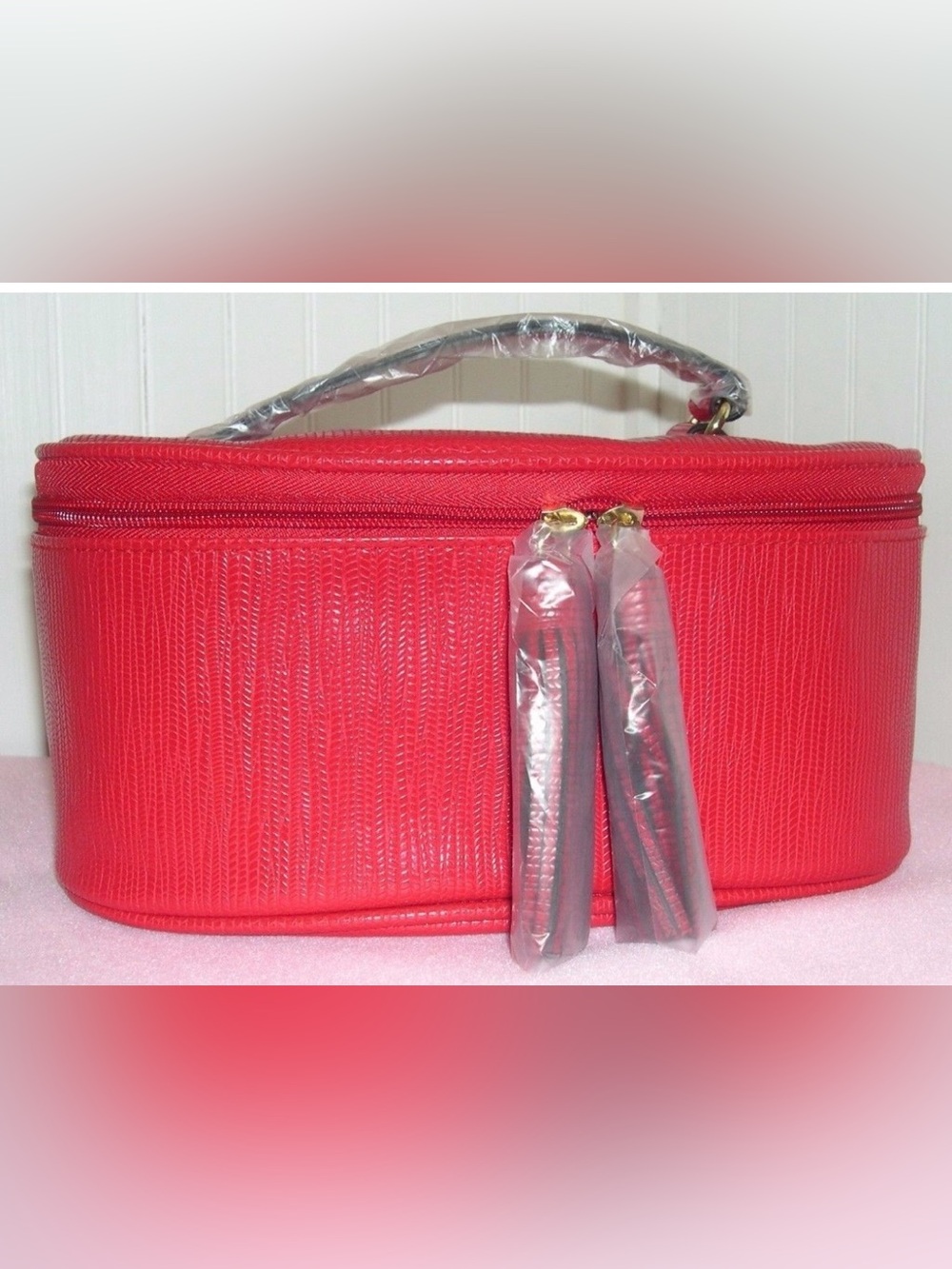 Elizabeth Arden Red Textured Top-Handle Cosmetic Case